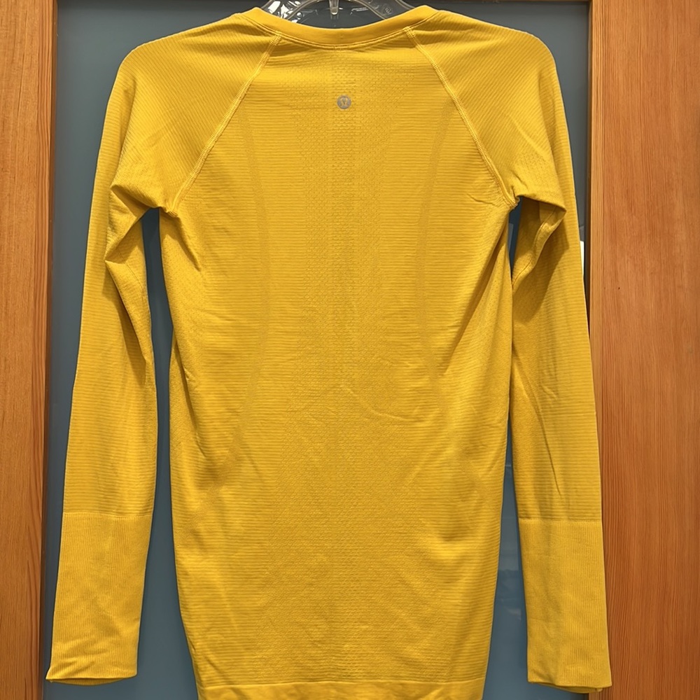 Euc Swiftly Tech Long Sleeve Size 6 - image 3